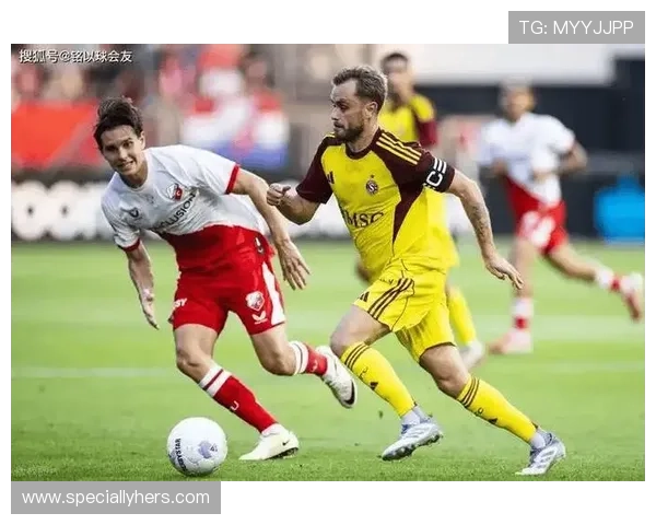 乌德勒支主帅打造全新战术体系，球队表现持续提升与良好势头相符