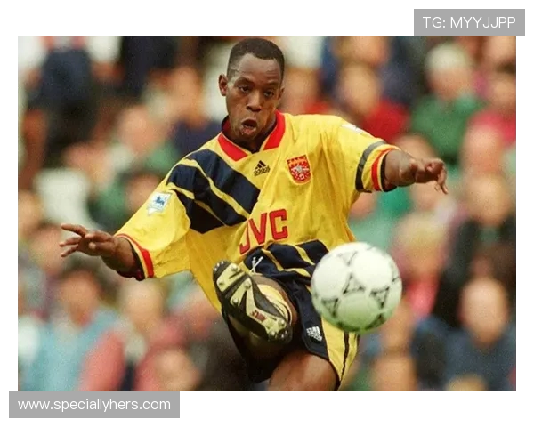 库杜斯与马丁内利:冲击型边锋的两种路径解析 库杜斯与马丁内利:冲击型边锋的两种路径解析