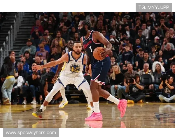 哈登挡拆制造错位胜过库里，提升进攻效率与串联